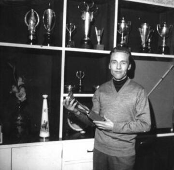 Claudio Carudel con sus trofeos.