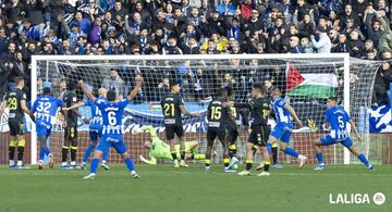 Jugada que acabó en el gol del Alav.és tras undesajuste defensivo.