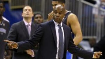 Jacque Vaughn, entrenador de los Orlando Magic.