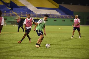 El equipo dirigido por Reinaldo Rueda entrenó en el estadio Feliciano Cáceres en Luque antes de la fecha 10 de las Eliminatorias Sudamericanas