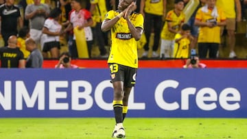 AME7051. GUAYAQUIL (ECUADOR), 05/03/2025.- Janner Corozo de Barcelona celebra tras anotar un gol ante Corinthians este miércoles, en un partido de la tercera ronda de la Copa Libertadores entre Barcelona SC y Corinthians en el estadio Monumental Banco Pichincha en Guayaquil (Ecuador). EFE/ Jonathah Miranda