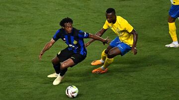 Juan Cuadrado en amistoso de Inter de Milán ante Al Nassr.