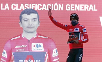 Carapaz nuevo maillot rojo 