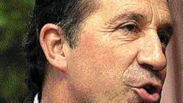 José Miguel Echávarri analiza con detalle los diversos factores que rodean al ciclismo.