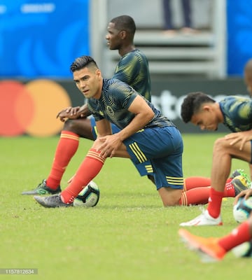 La actual camiseta de calentamiento de la Selección y que viene siendo usada desde la Copa América Brasil 2019.