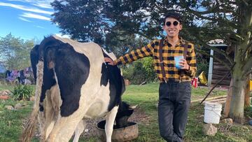 Bernal disfruta en familia de la compañía de sus animales.