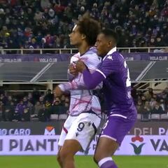 Yerry Mina y la ”táctica del pezón”: Osimhen, nueva víctima