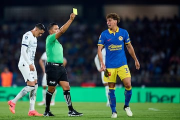 Referee Fernando Guerrero shows yellow card to Igor Lichnovsky of America during the 16th round match between Pumas UNAM and America as part of the Torneo Clausura 2024 Liga BBVA MX at Olimpico Universitario Stadium on April 20, 2024 in Mexico City, Mexico.