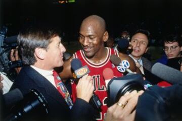 Sager y Michael Jordan en abril de 1996 en Milwaukee.