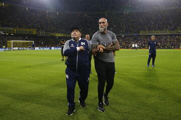 Boca Juniors wom the Argentinean Superliga with club icon Maradona watching from the stands. He was treated to a great tribute by his football family.