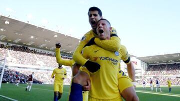 Morata celebra un gol junto a Barkley.