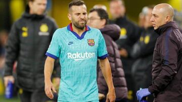 Jordi Alba al ser sustituido por lesión contra el Dortmund.
