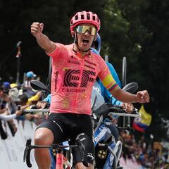 Carapaz conquista el Alto del Vino y Contreras resiste: Bogotá decidirá