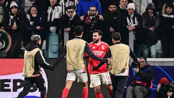 Benfica's Turkish midfielder #10 Orkun Kokcu celebrates with teammates after scoring during the UEFA Champions League football match between Juventus and Benfica at the Allianz stadium in Turin, Italy, on January 29, 2025. (Photo by Marco BERTORELLO / AFP)