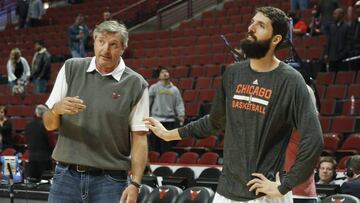 Nikola Mirotic, durante el calentamiento previo a un partido contra Philadephia 76ers. 