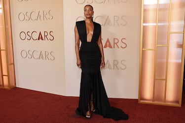 Alice Smith posa en la alfombra roja del Dolby Theatre.