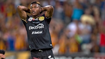Foto de accion durante el Partido Leones Negros vs Jaguares, Partido Correspondiente a la Jornada 11 del Torneo Clausura 2015 Liga BBVA Bancomer MX, en la Foto: Jonathan Gonzalez
21/03/2015/ MEXSPORT / Adrian Macias
Estadio Jalisco