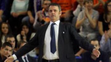 Porfirio Fisac, en la temporada 2011-12 como tecnico del Fuenlabrada.