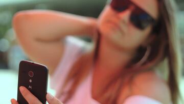 Comprueba si ligar¨¢s en Tinder con tu foto este verano