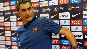 GRAF830. SANT JOAN DESPÍ (BARCELONA), 17/11/2017.- El entrenador del FC Barcelona, Ernesto Valverde, durante la rueda de prensa que ha ofrecido antes del entrenamiento que realiza la plantilla barcelonista, para preparar su próximo partido de liga que disputarán mañana ante el Club Deportivo Leganés en el Estadio Municipal de Butarque. EFE/Alejandro García