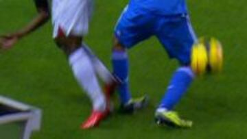 Así se dobló Coentrao el tobillo aunque pudo seguir.