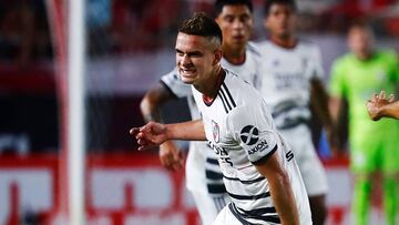 Rafael Santos Borré durante el partido entre River y Estudiantes por Superliga Argentina.