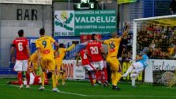 Momento del tanto que a la postre daría el triunfo al Alcorcón.