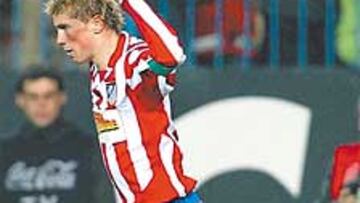 <b>EL GOL NACIONAL</b>. Salva Ballesta (17 goles) y Fernando Torres (15), en la imagen, son los máximos representantes del gol español junto a Mista (21). Los dos arietes se verán las caras sobre el césped de La Rosaleda y protagonizarán un bonito duelo de cara a portería. Las opciones de Málaga y Atlético dependen muy mucho del olfato de ambos goleadores y los dos serán las estrellas de una batalla por la UEFA.