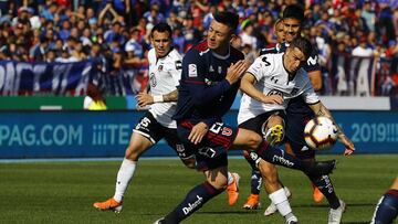 Futbol, Universidad de Chile vs Colo Colo 
 Fecha 13, campeonato nacional 2019
 El jugador de Colo Colo Gabriel Costa, centro, disputa el balon con Rodrigo Echeverria de Universidad de Chile durante el partido de primera division realizado en el estadio Nacional de Santiago, Chile.
 18/05/2019
 Felipe Zanca/Photosport
 
 Football, Universidad de Chile vs Colo Colo
 13th date, National Championship 2019
 Colo Colo&#039;s player Gabriel Costa, center, battles for the ball against Rodrigo Echeverria of Universidad de Chile during the first division match held at the National stadium in Santiago, Chile.
 18/05/2019
 Felipe Zanca/Photosport