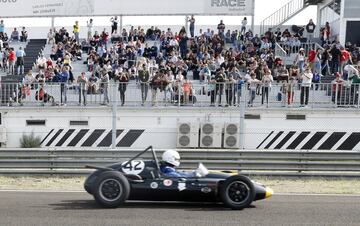 Tercera edici車n de la reuni車n y exhibici車n de autom車viles cl芍sicos en el circuito del Jarama