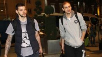 Vladimir Micov y Nenad Krstic, ayer a su llegada al Hotel Palace.