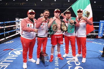 Canelo Álvarez tiene en mente tres peleas para el 2021