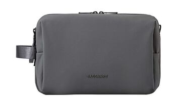 Impermeables y resistentes: los neceseres de viaje para hombre más valorados