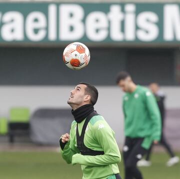 Juanmi, durante un entrenamiento del Betis.