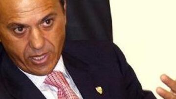 <B>IGUAL TRATO.</B> Del Nido pide que el Sevilla reciba el mismo trato dispensado a Barcelona y Athletic.