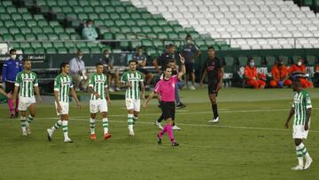 Real Madrid: Barça great Puyol hits out at refereeing in Betis win