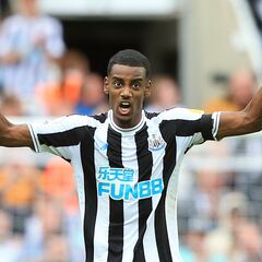 El primer gol de Isak evita la derrota del Newcastle