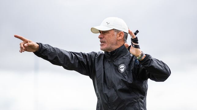 García Plaza: “El Alavés se va a quedar en Primera y conmigo de entrenador”