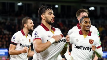 Soccer Football - Premier League - AFC Bournemouth v West Ham United - Vitality Stadium, Bournemouth, Britain - December 16, 2024 West Ham United's Lucas Paqueta celebrates scoring their first goal with Crysencio Summerville Action Images via Reuters/Andrew Boyers EDITORIAL USE ONLY. NO USE WITH UNAUTHORIZED AUDIO, VIDEO, DATA, FIXTURE LISTS, CLUB/LEAGUE LOGOS OR 'LIVE' SERVICES. ONLINE IN-MATCH USE LIMITED TO 120 IMAGES, NO VIDEO EMULATION. NO USE IN BETTING, GAMES OR SINGLE CLUB/LEAGUE/PLAYER PUBLICATIONS. PLEASE CONTACT YOUR ACCOUNT REPRESENTATIVE FOR FURTHER DETAILS..