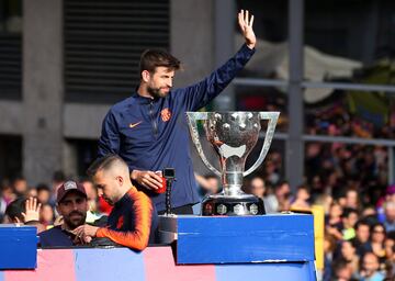 Suma 31 títulos entre Manchester United y Barcelona