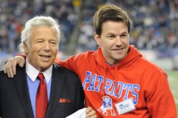 El actor tampoco oculta su admiración por los Patriots, pues incluso varias veces ha saltado al campo para saludar al propietario Robert Kraft.