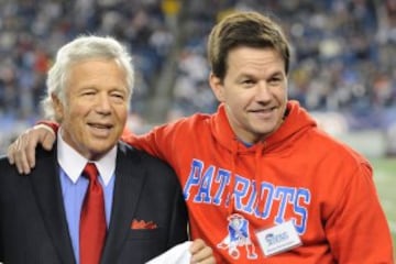 El actor tampoco oculta su admiración por los Patriots, pues incluso varias veces ha saltado al campo para saludar al propietario Robert Kraft.
