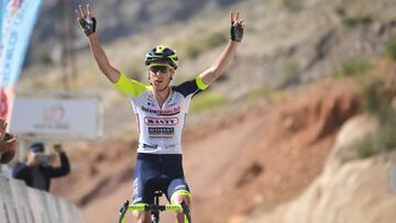 Jan Hirt celebra su victoria en la cima de Green Mountain.