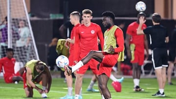 El entrenador de la Selección de Canadá, John Herdman, confirmó que Alphonso Davies está recuperado y entrenó al parejo para el debut frente a Bélgica.