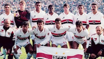 Cafú (11, al centro) fue titular en la final de 1993 frente a Universidad Católica. Luego se fue a Italia.