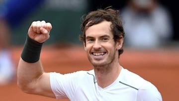 Britain&#039;s Andy Murray celebrates after winning his men&#039;s semi-final match against Switzerland&#039;s Stanislas Wawrinka at the Roland Garros