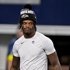 Injury scare for Lamar Jackson at Ravens practice