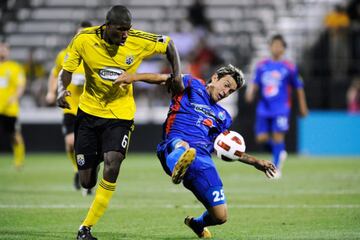 Rodríguez jugó con Columbus Crew de 2005 a 2006, en un año disputó 19 partidos.