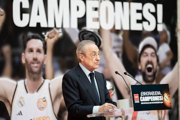 El presidente ejecutivo del Grupo ACS y del Real Madrid, Florentino Pérez, interviene tras ser recibido por la presidenta de la Comunidad de Madrid,.