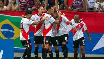 Argentina's River Plate Enzo Fernandez (2-R) celebrates with this teammates after scoring against Brazil's Fortaleza during their Copa Libertadores group stage football match, at the Castel�o Arena in Fortaleza, Brazil, on May 5, 2022. (Photo by Stephan Eilert / AFP)